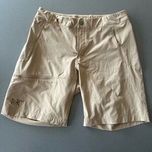 Arc'teryx Men's Gamma Lightweight Beige Cargo Shorts
